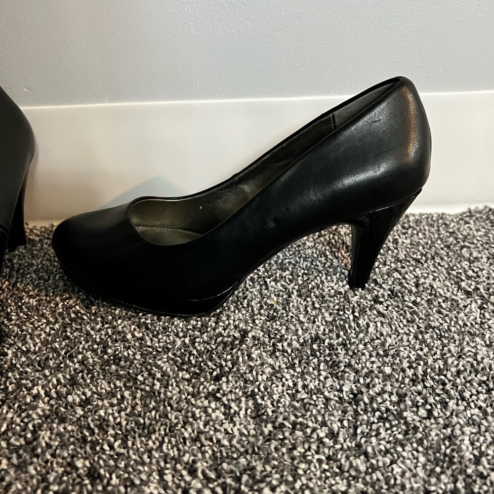 Size 6 Black heel